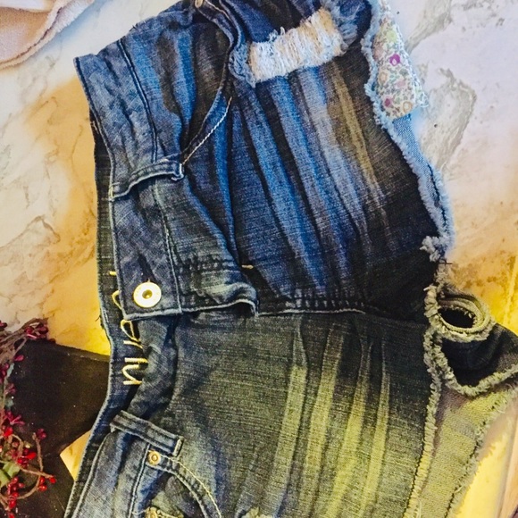 Rue21 Short-Short Jeans - Picture 2 of 5